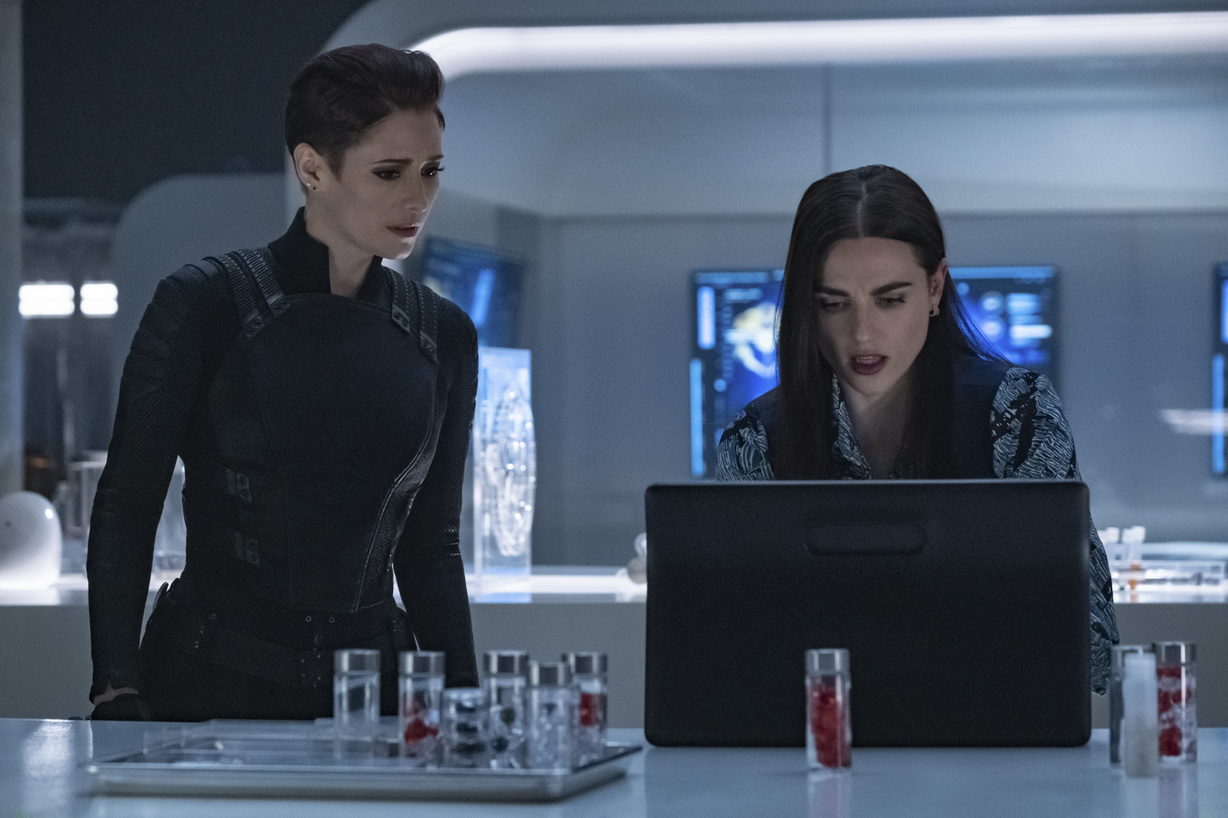 Alex Danvers and Lena Luthor in the lab