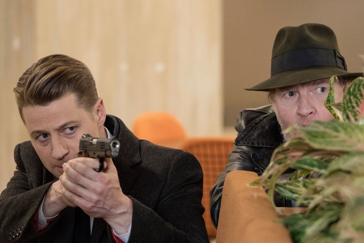 GOTHAM: L-R: Ben McKenzie and Donal Logue in the "A Dark Knight: Mandatory Brunch Meeting" episode of GOTHAM airing Thursday, April 5 (8:00-9:00 PM ET/PT) on FOX. Â©2018 Fox Broadcasting Co. Cr: FOX