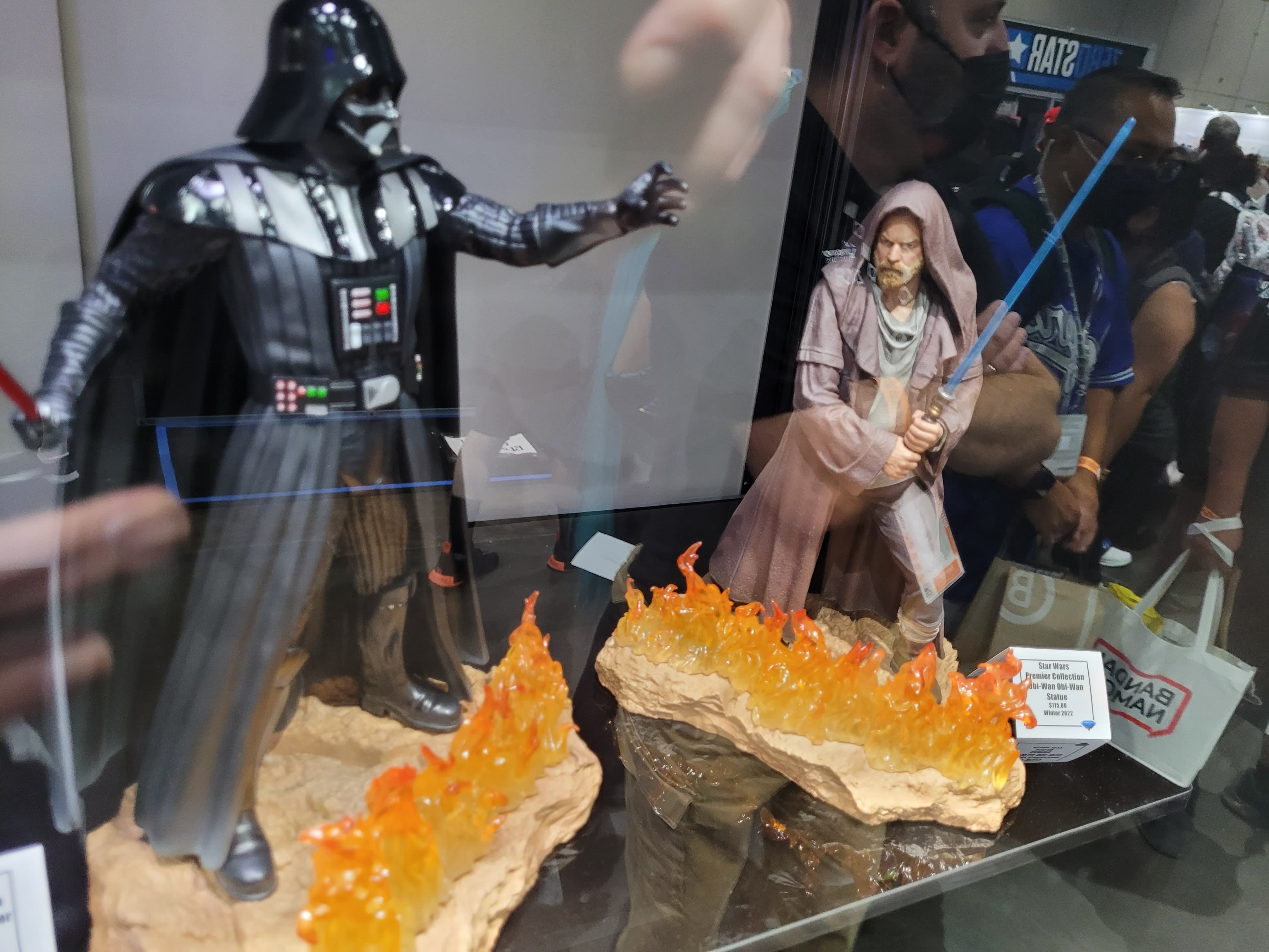Vader vs. Kenobi statue set