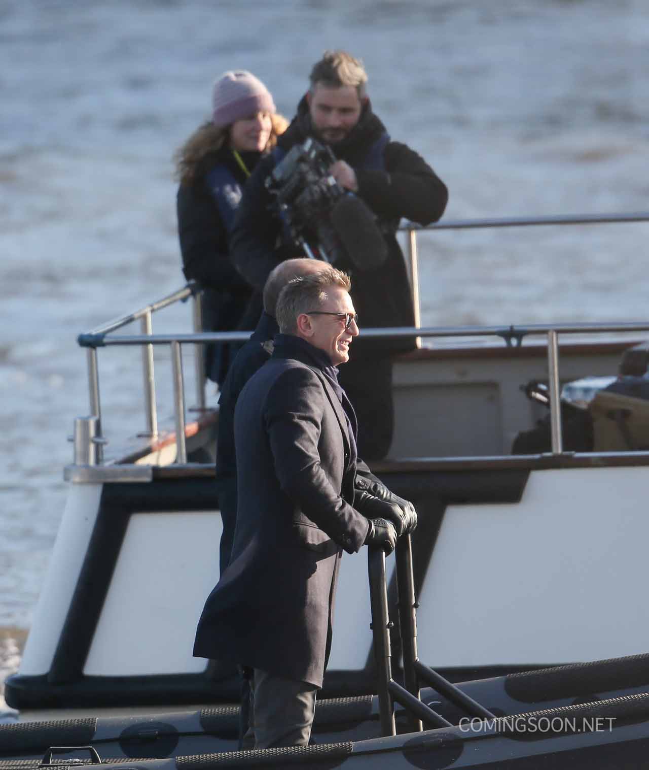 Daniel Craig and Rory Kinnear film a scene for the new Bond movie Spectre on the River Thames in London
Featuring: Daniel Craig, Rory Kinnear
Where: London, United Kingdom
When: 15 Dec 2014
Credit: WENN.com