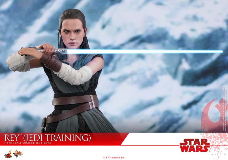 Rey Jedi Training Hot Toy